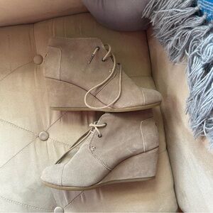 Toms Women’s 8.5 Suede Platform Lace Up Tie Wedge Boots Shoes